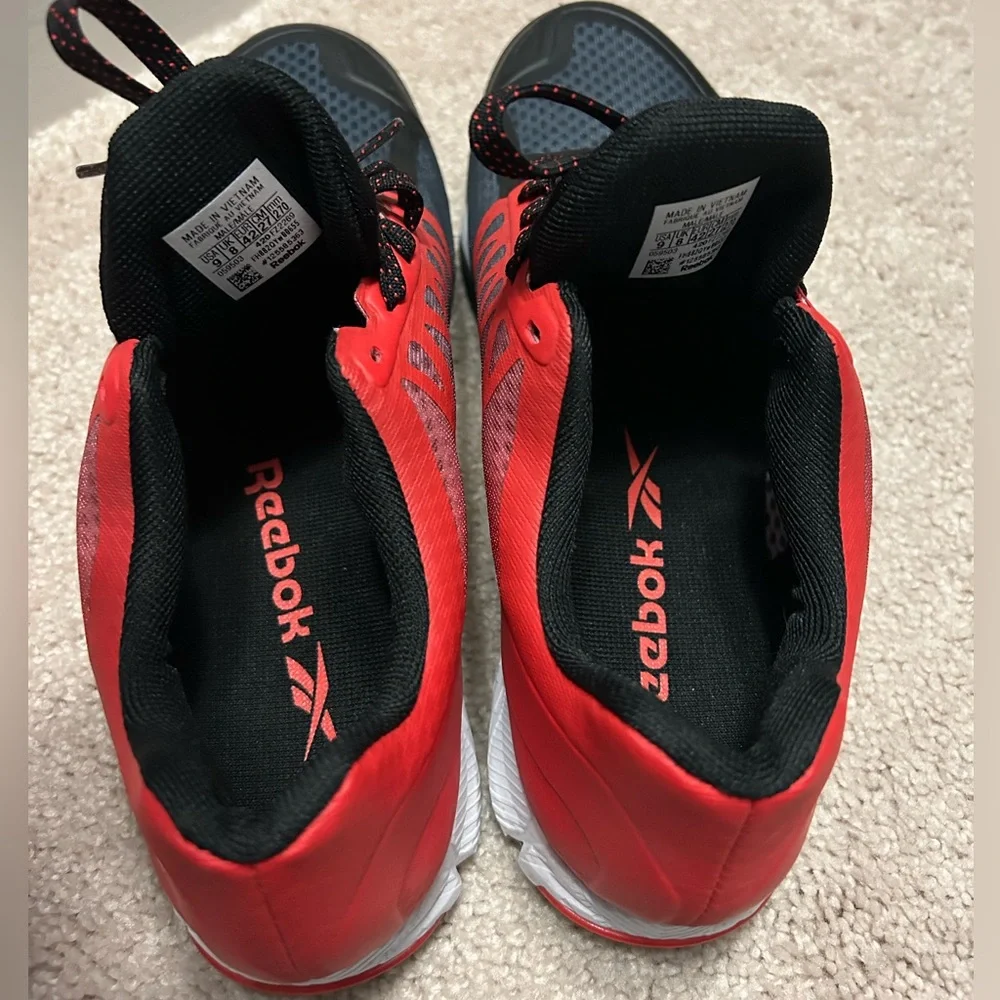 Brand new Reebok cross trainers (men’s size 9) - Picture 3 of 5